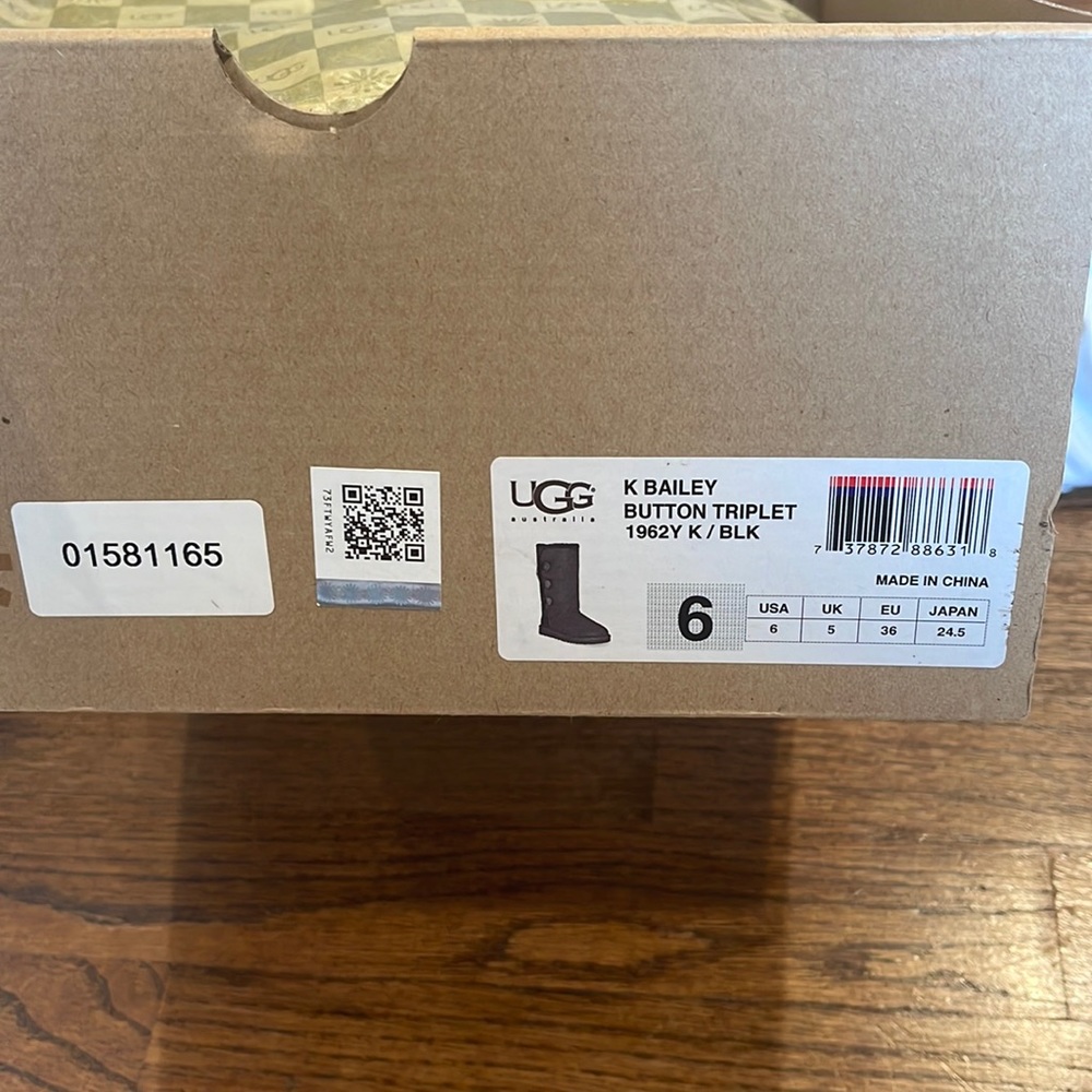 Size 6 Black UGGS
